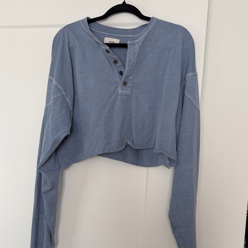 Joah Brown Cropped Long Sleeve Henley in Dusty Blue